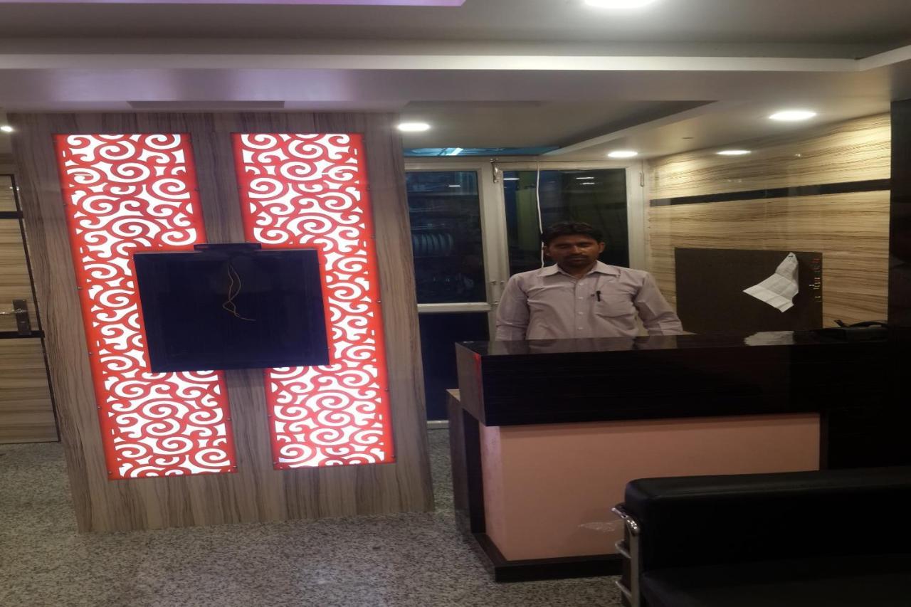 Oyo 86669 Arnav Residency Hotel Új-Delhi Kültér fotó